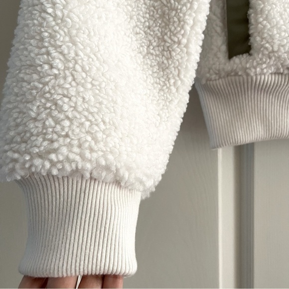 Abercrombie & Fitch Fleece Sherpa Bomber Jacket Women M Crop Full Zip White - Picture 12 of 15